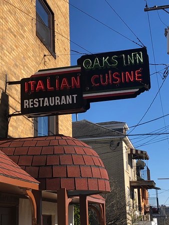 Oaks Inn